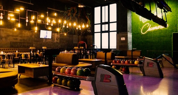 2 partidas de bolos, perrito y bebida (1 a 4 personas)