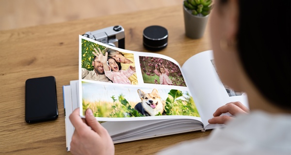1 o 2 fotolibros personalizables en formato A4, de 24 a 248 páginas, con tapa dura y con hasta78% de descuento