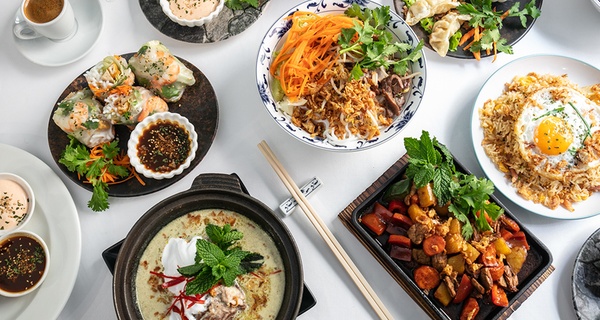 Menú Nikkei con entrante, principal, postre y bebida