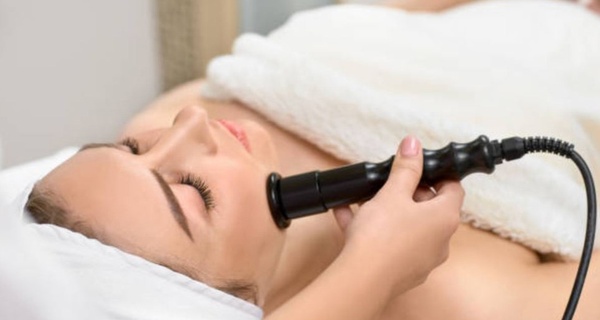 Consigue un rostro reafirmado con 1 o 2 sesiones de radiofrecuencia facial con extras y ahorra hasta un 66%