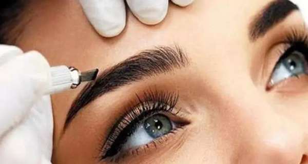Microblading o microshading con diseño de cejas en Anita La Venezolana