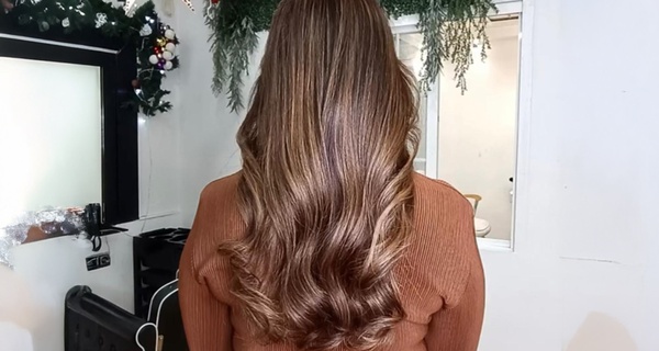Sesión de peluquería con opciones de tinte, mechas, balayage o babylights con hasta un 76% de descuento