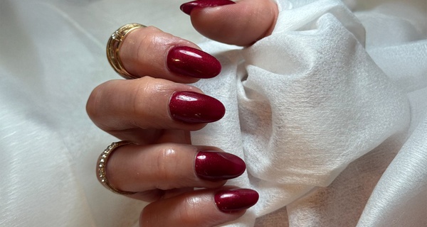 Manicura y/o pedicura normal o semipermanente y primera puesta de uñas