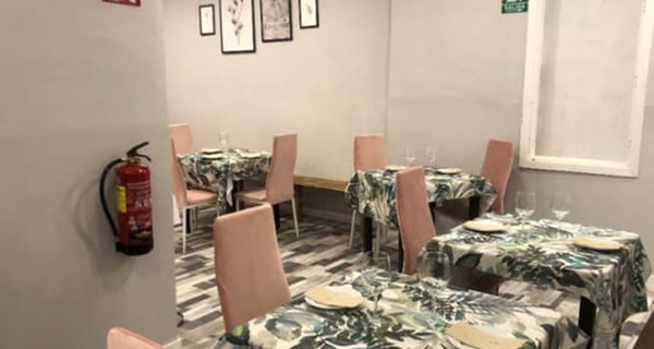 Menú con entrante, principal, postre y botella de vino para 2 o 4 personas en La Tomasa de Jorge Juan