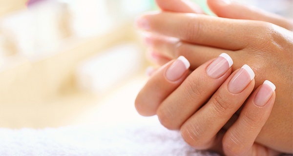 Manicura y pedicura deluxe con opción a tratamientos para 1 persona