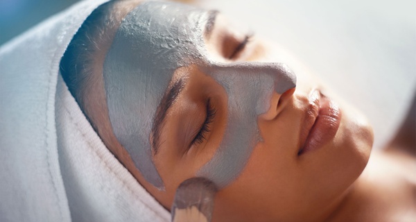 Limpieza facial con masaje de pies o cabeza junto a la Puerta del Sol