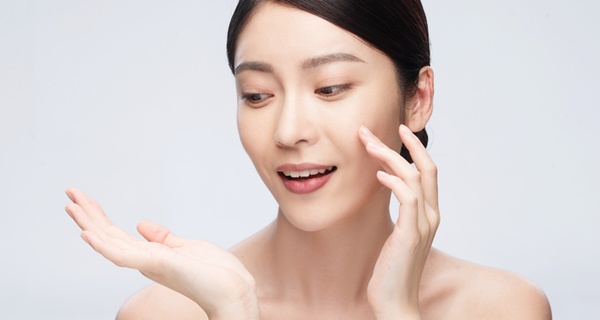 Tratamiento reafirmante inyectado en tercio superior facial para 1