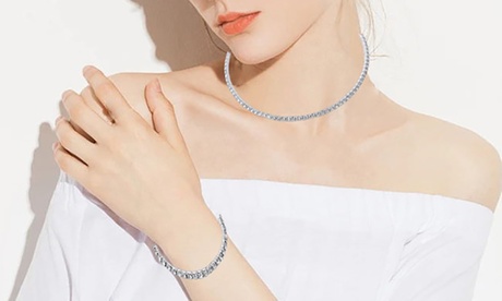 Parure con collana, bracciale e orecchini con cristalli Swarovski® Parure con collana, bracciale e orecchini con cristalli Swarovski®