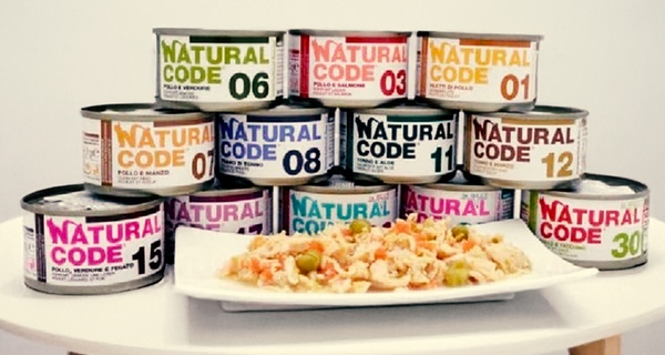 Set da 24 lattine di cibo per gatti Natural Code, disponibile in vari gusti