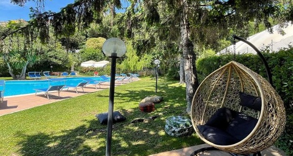 Ingresso piscina/spiaggia, canoe/SUP e giro in barca a Castel Gandolfo