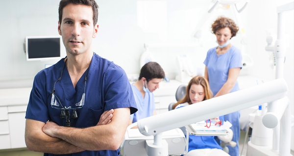 Pulizia dei denti più otturazione