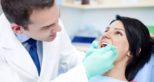 Check up dentale, pulizia, smacchiamento Air Flow o sbiancamento LED