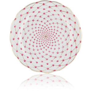 A Russian Porcelain Round Serving Platter from Her Majesty's Own Dinner Service Imperial Porcelain Factory, S