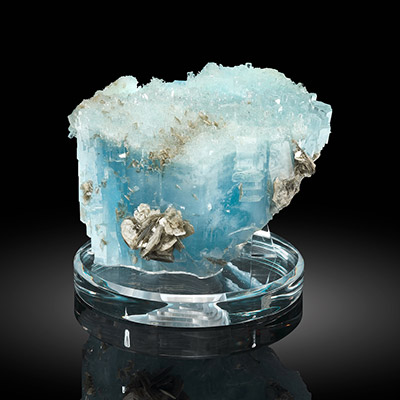 Elite Aquamarine, Tourmaline, and Native Gold Lead the William and Ruth Loomis Collection