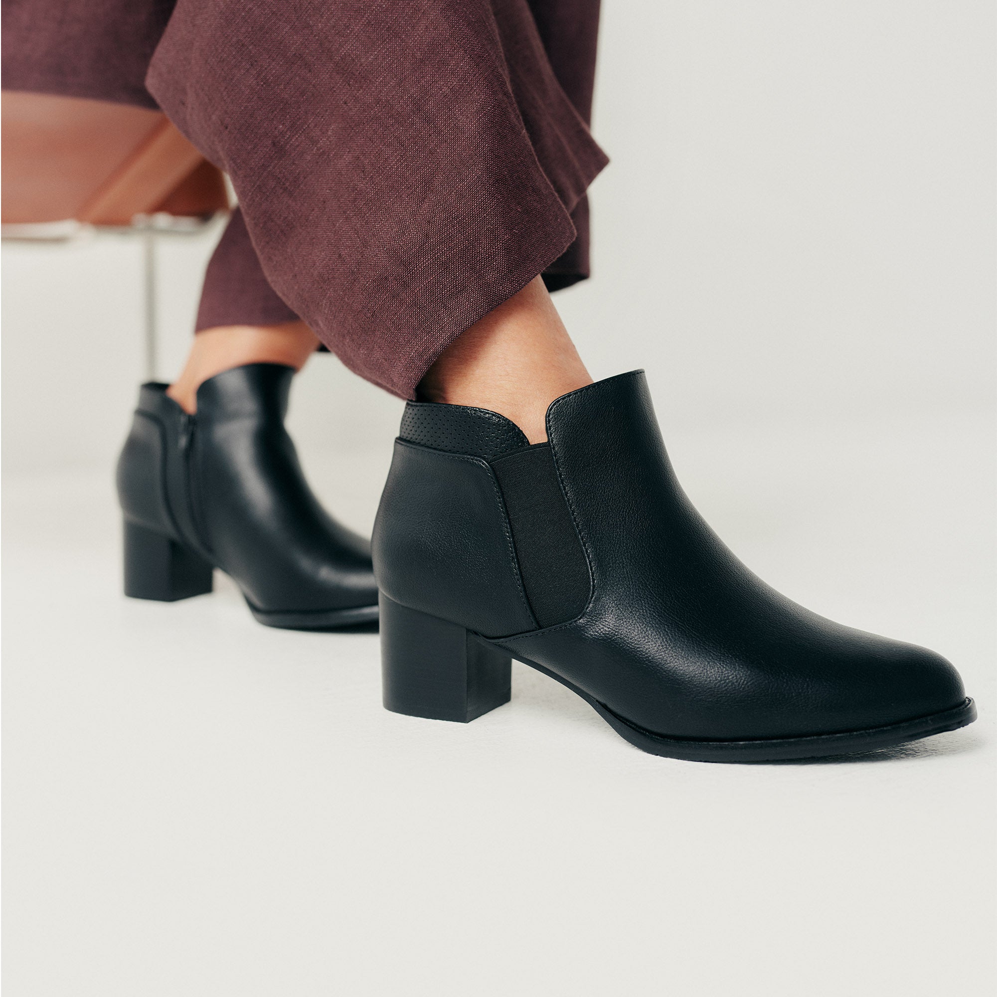 Leaks Women's Ankle Boots