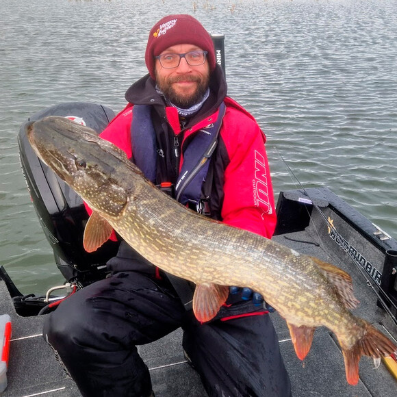 Pysy lämpimänä ja kuivana: Syksyn kalastusvaatteet