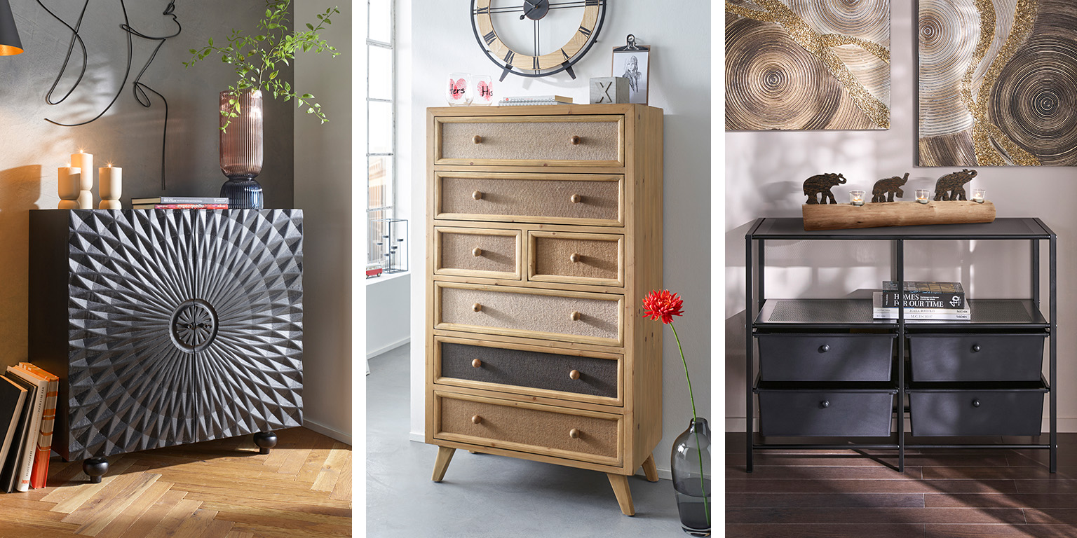 Drei verschiedene Kommoden: links mit auffälliger, strukturierter Front, Mitte aus hellem Holz mit Schubladen, rechts schwarze Kommode mit Glas und Dekofiguren.