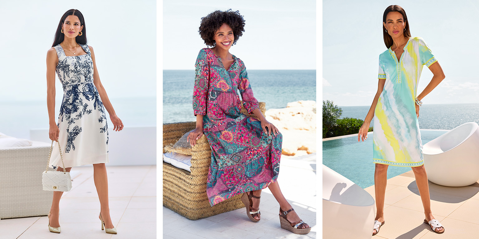 Drei Models tragen Kleider: links weiß mit blauem Blumenmuster, Mitte langes buntes Kleid mit Paisley-Muster, rechts kurzärmeliges Kleid in Pastellfarben mit V-Ausschnitt.