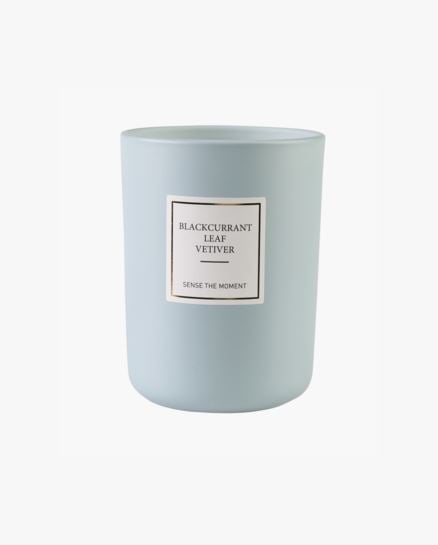 Blackcurrant leaf vetiver tuoksukynttil&auml; vaaleansininen
