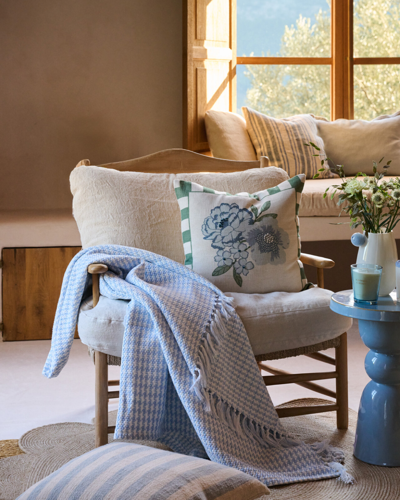 Koristetyynyt & torkkupeitot j&auml;senille -50%