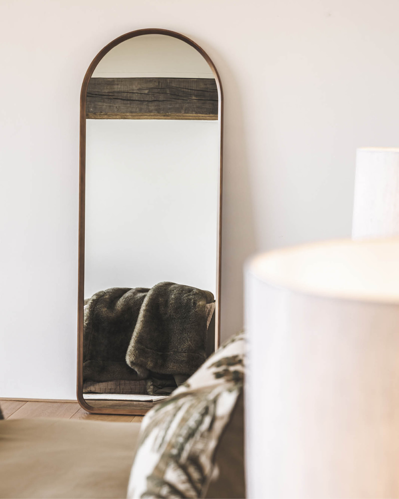 Jake Oak Floor Mirror - #3A1B09 Pecan / Large