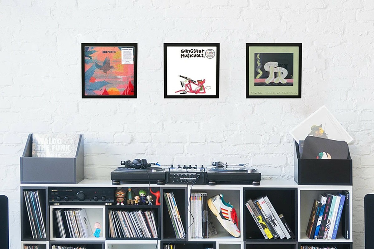 Frames & Displays (EQUIPMENT)