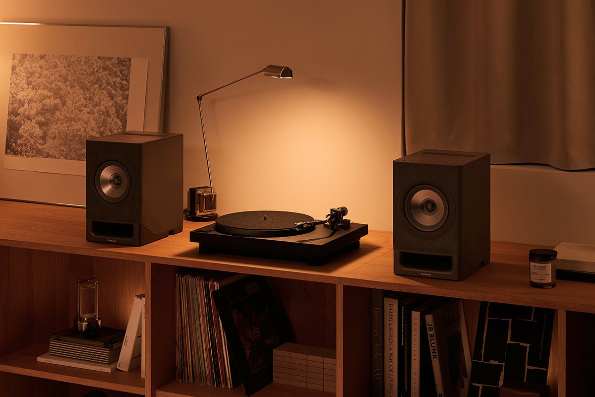 Turntable & Speaker Sets Unbox, connect, enjoy vinyl records.