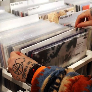 Record Deal Kachel 7