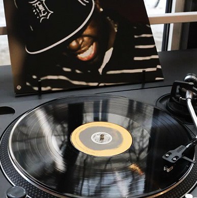 Record Deal Kachel 9