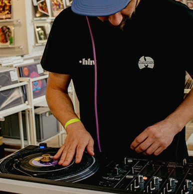 Record Deal März Kachel 1