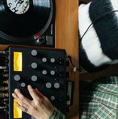 Record Deal März Kachel 5