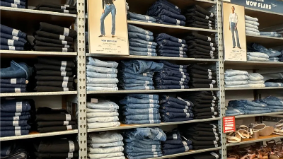 Old Navy Jeans Sale – $10 Kids & $15 Adult Styles (+ Extra Savings for Cardholders)