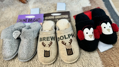 *HOT* Dearfoams Holiday Slippers Just $9.99, Includes Gift Bag & Tissue paper!