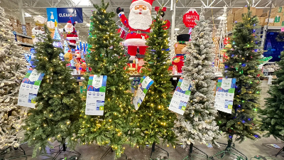 75% Off Lowe’s Christmas Decor | Prices from $1