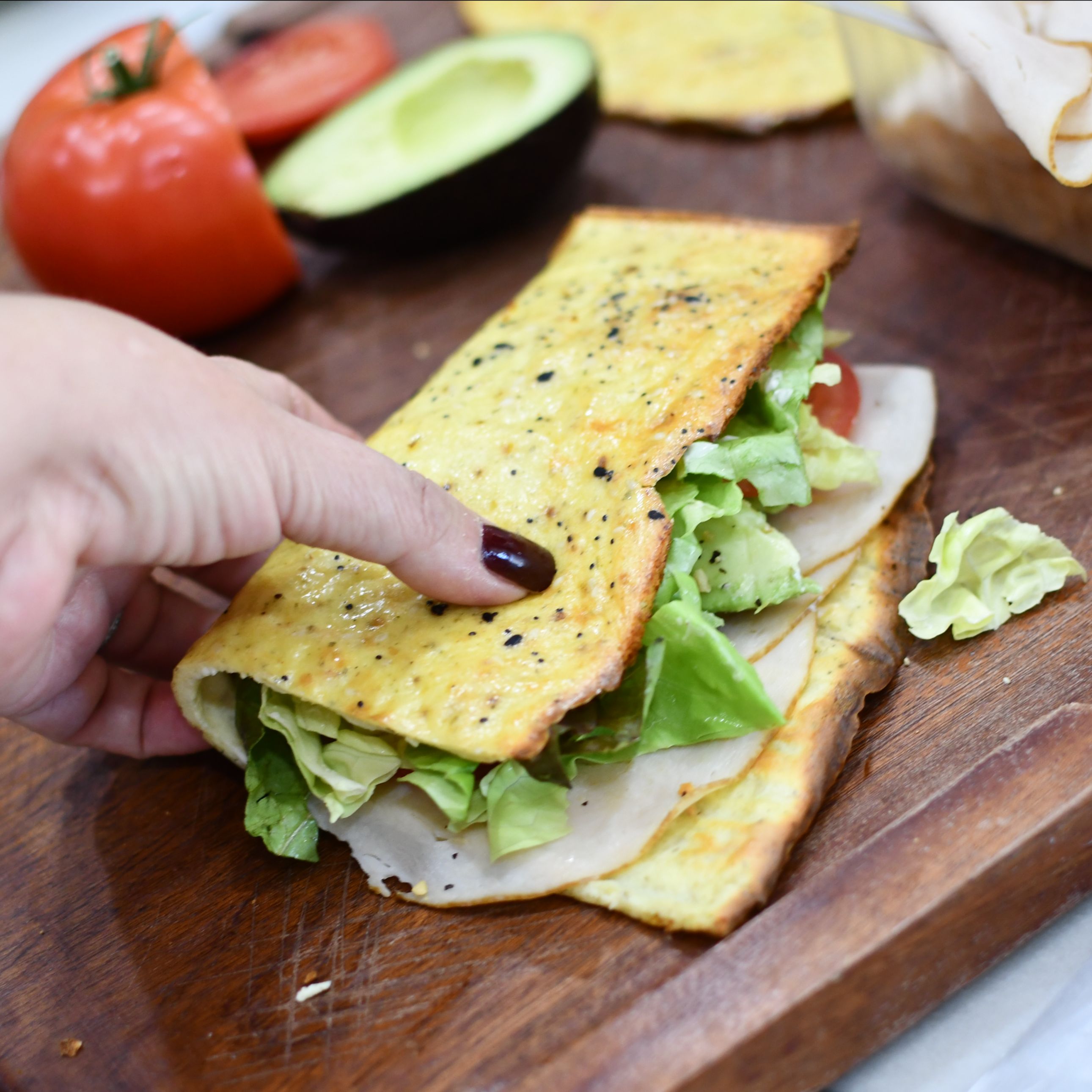 This high-protein, low-carb Cottage Cheese Flatbread is a total game changer! 🙌 So easy to make and ridiculously versatile—use it for sandwiches, pizzas, wraps, and more! 🍕🥪 Perfect for anyone craving a guilt-free bread fix!