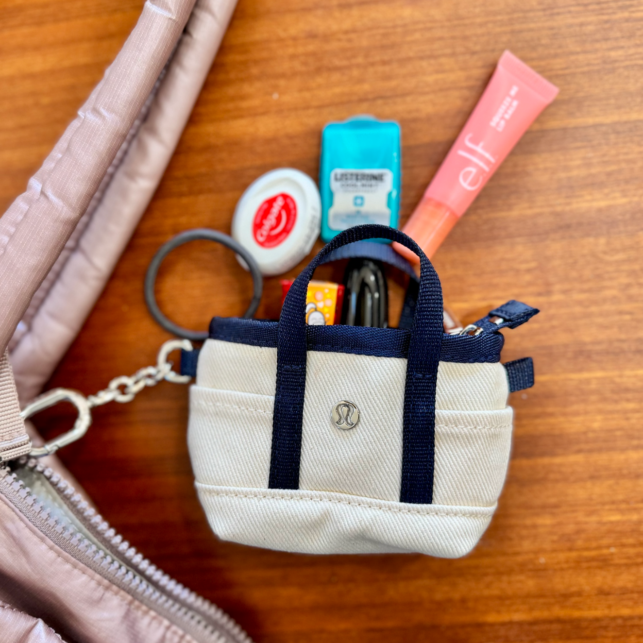 April Fools’ joke? Nope—this tiny bag is real and surprisingly functional! It actually holds more than you’d think for being so itty bitty. Plus, it’s the perfect excuse to avoid carrying everyone else’s stuff. 😆 ✋👜 These are selling out fast (only 2 colors left!), so if you’re secretly in love with this little cutie, don’t wait!