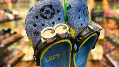 minion thermed blue crocs with goggles