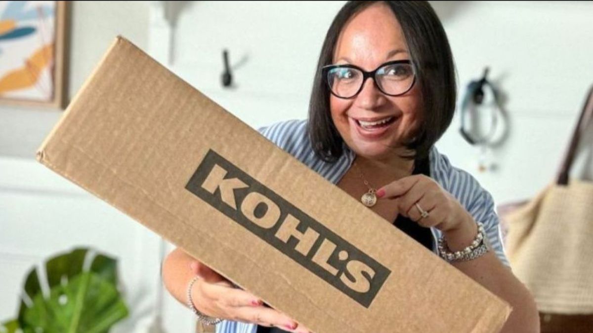 woman holding kohls box