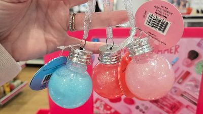 hand holding 3 sweet and shimmer minis