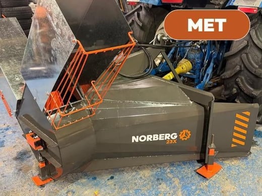 Traktorin lumilinko lapasyötöllä