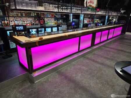 Yökerhon kalusteita