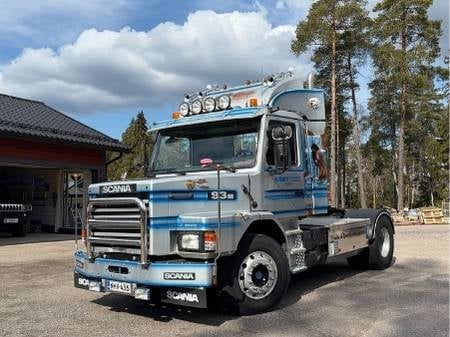 Scania T93 M -nokkakuorma-auto vuodelta 1994