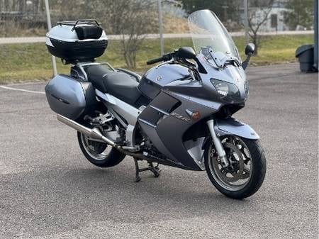 Yamaha FJR 1300 matkamoottoripyörä
