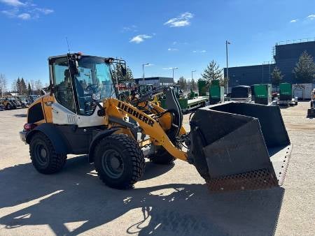 Liebherr 509 Stereo + Siipilumikauha, 2024
