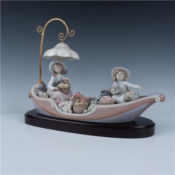 Lladro Porcelain Figurine, Flowers Forever 1005966