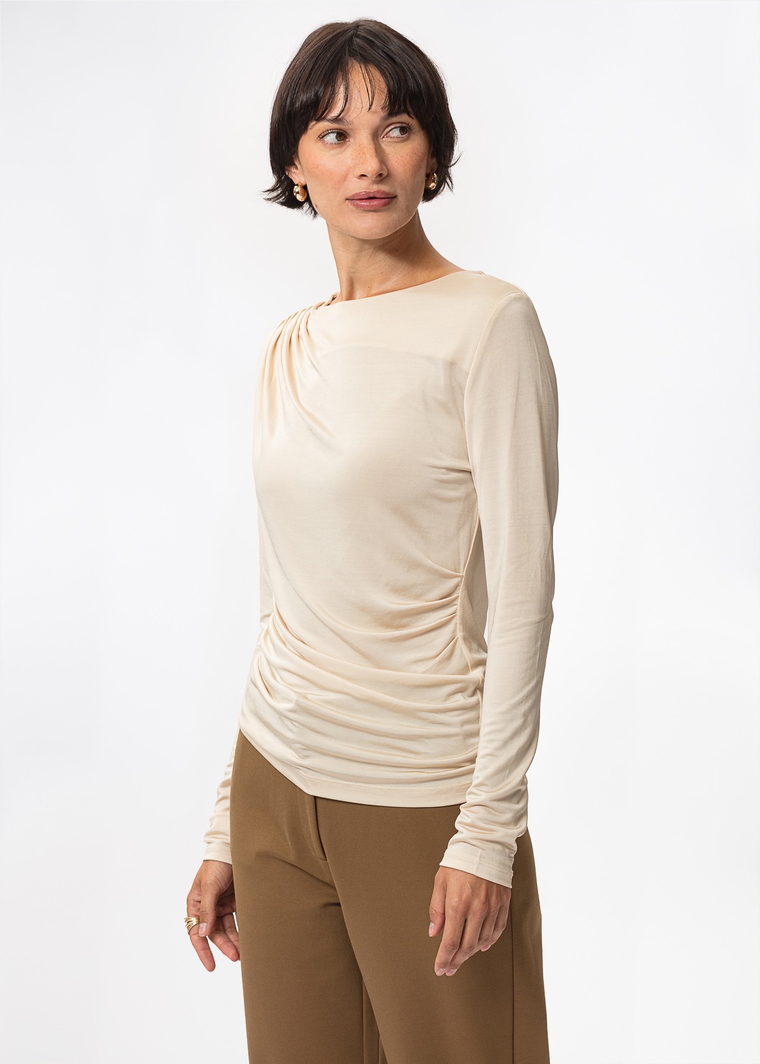 Beige draperad tröja