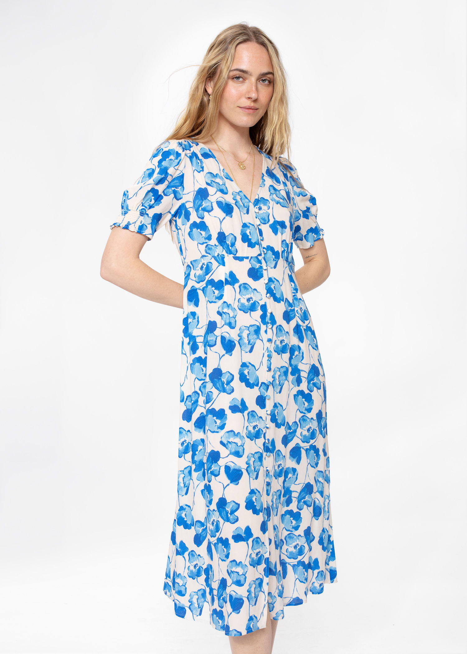 Indiska Blommig klänning med puffärm - Blå - M