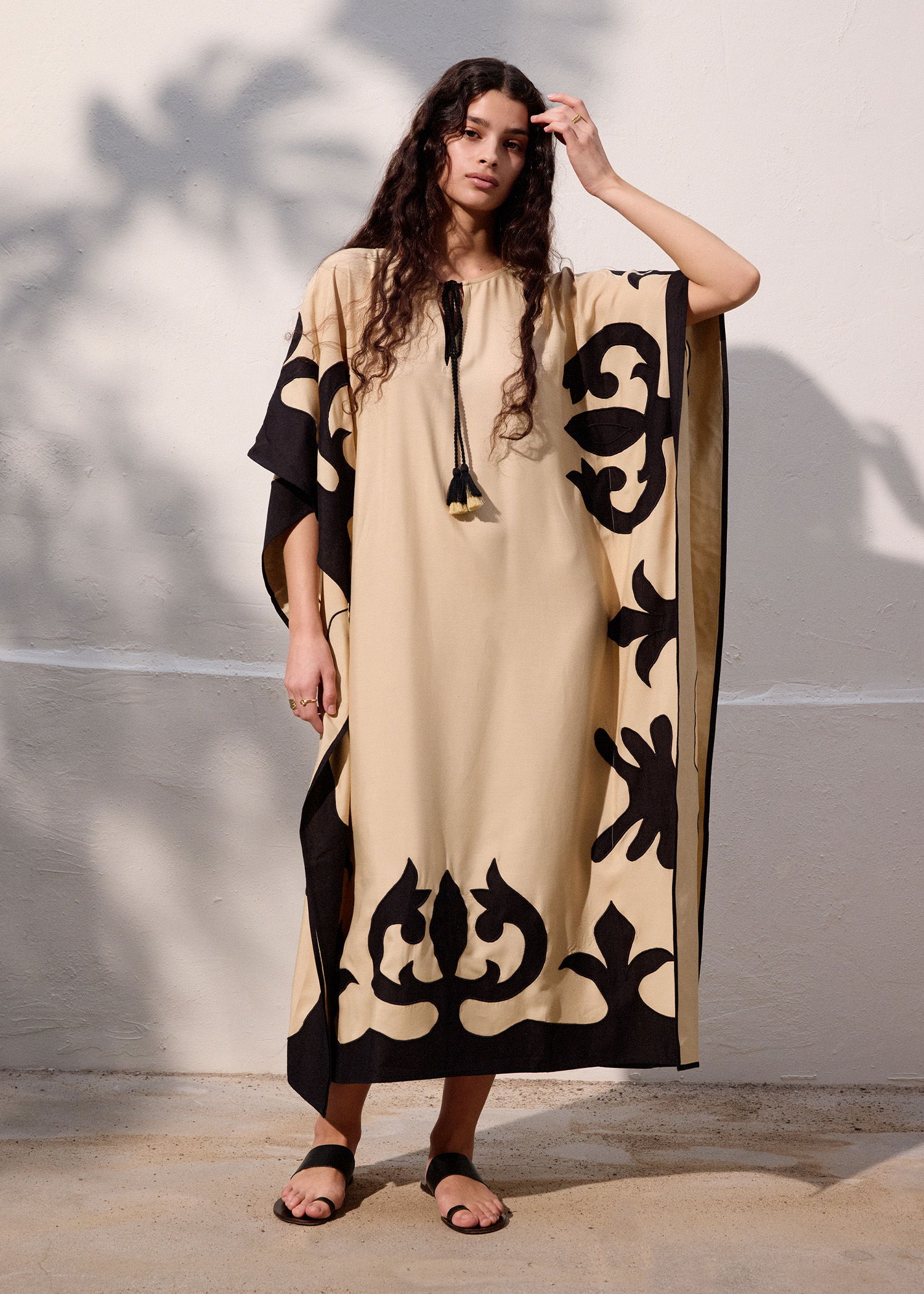 Indiska Broderad lång kaftan - Beige - S/M