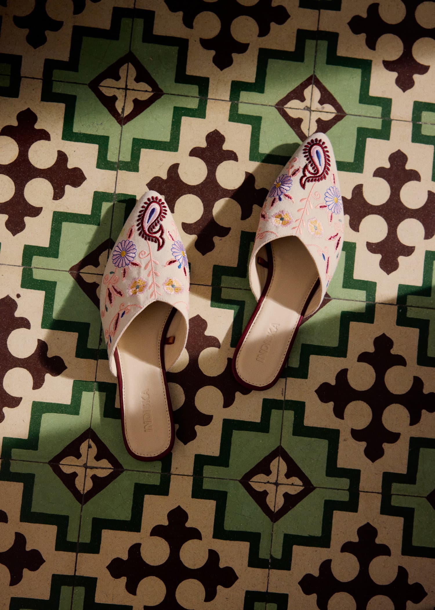 Broderade mules