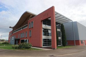 Azienda dedita a produzione edifici e strutture in legno